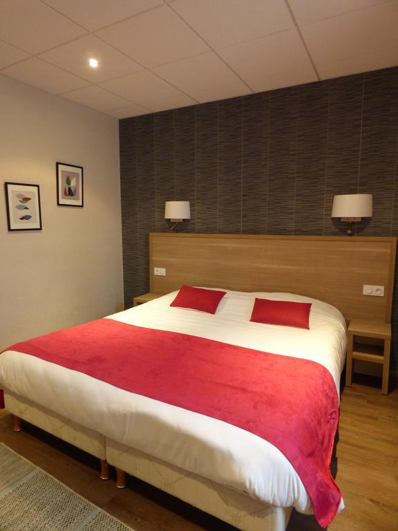 Logis Au Grand Hotel Et Son Restaurant Mayenne Exterior photo