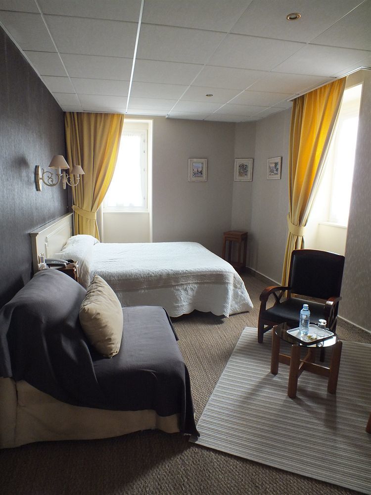 Logis Au Grand Hotel Et Son Restaurant Mayenne Exterior photo
