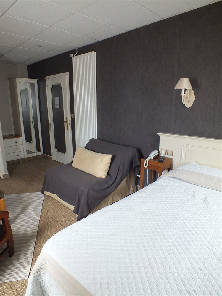Logis Au Grand Hotel Et Son Restaurant Mayenne Exterior photo