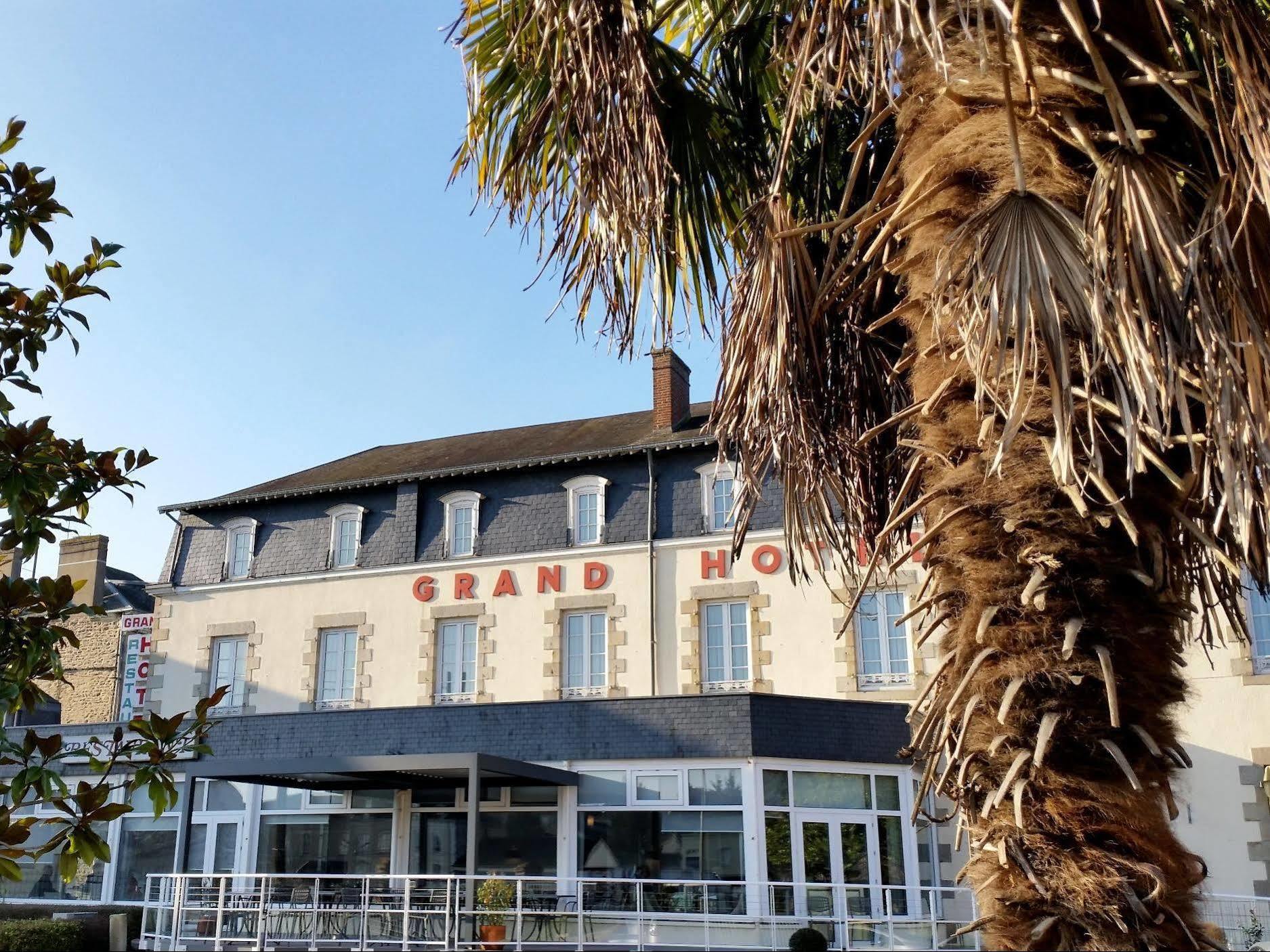 Logis Au Grand Hotel Et Son Restaurant Mayenne Exterior photo