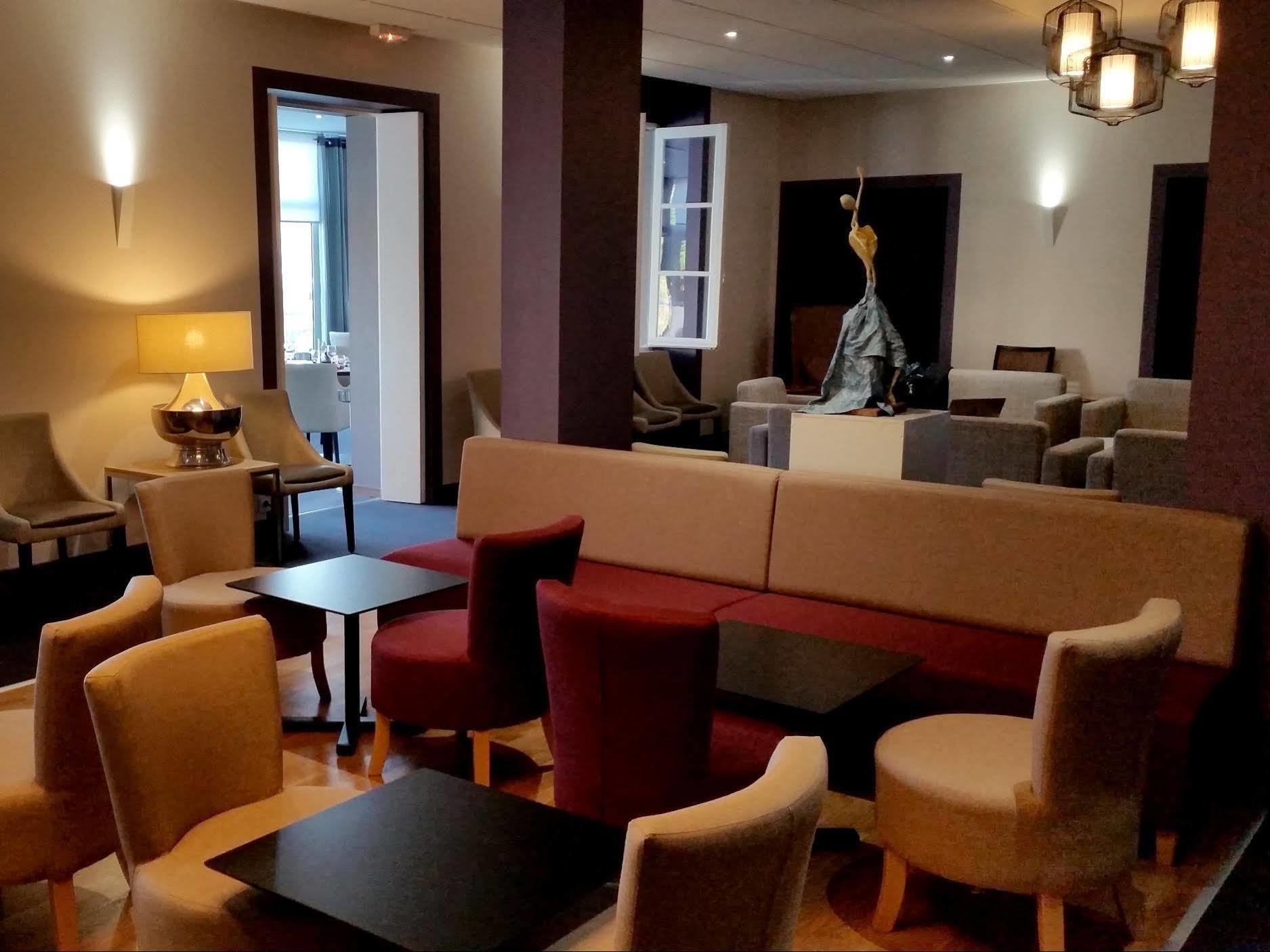 Logis Au Grand Hotel Et Son Restaurant Mayenne Exterior photo