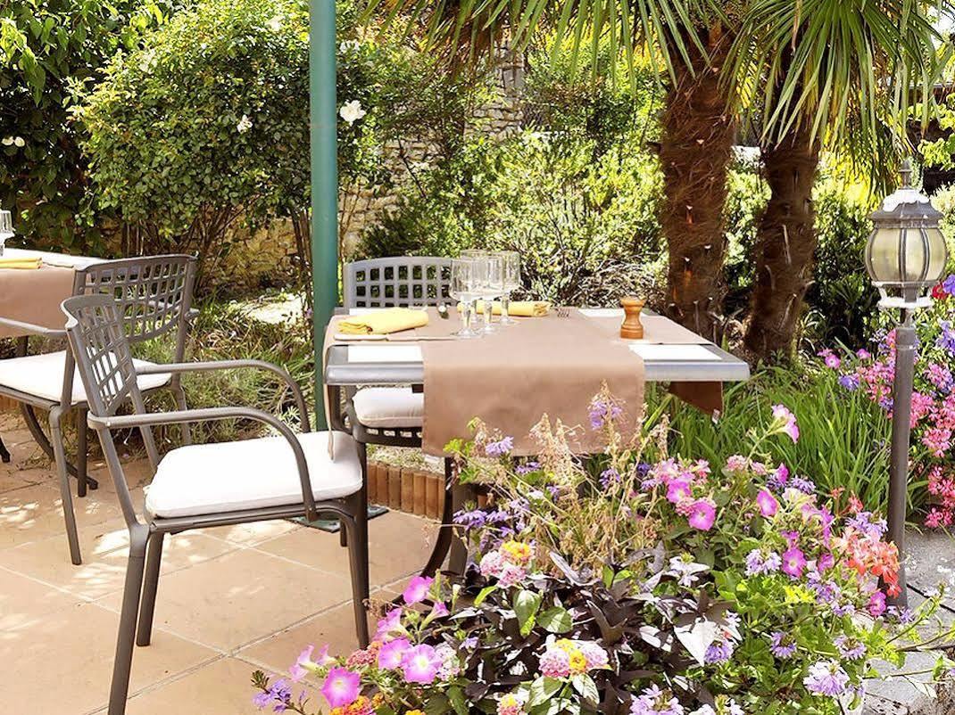 Logis Au Grand Hotel Et Son Restaurant Mayenne Exterior photo